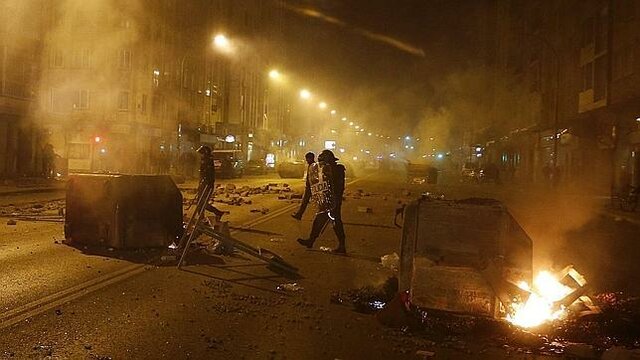 Primeros enfrentamientos policía/manifestantes
