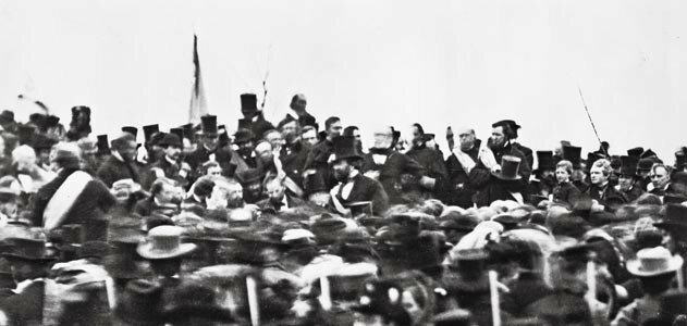 Lincoln gives his Gettysburg Address