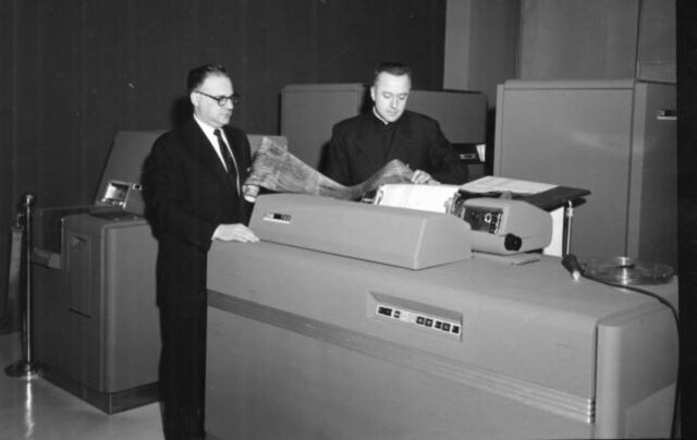 Representantes del humanismo digital Roberto Busa