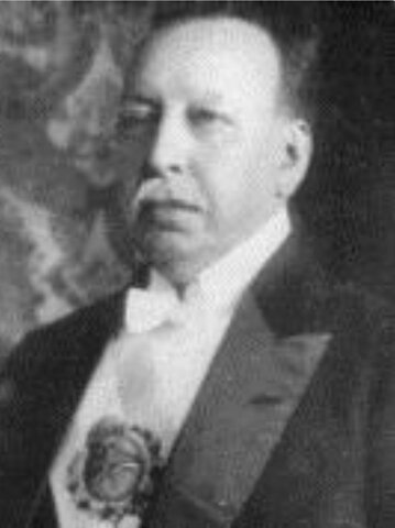 La implementación de la Ley de Voto secreto, universal y obligatorio.