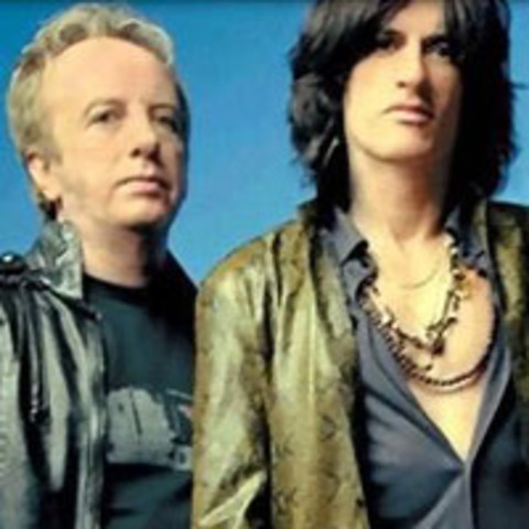 Perry y Whitford regresaron para reunirse con la bnada