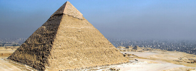 CONSTRUCCIÓN DE LA PIRÁMIDE DE KEFRÉN.