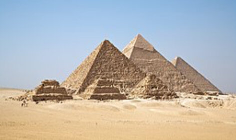 Comienza la decadencia de la 4ª Dinastía de faraones. Dominio de los nomarcas