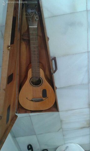 Creación de la primera guitarra española mundialmente conocida.