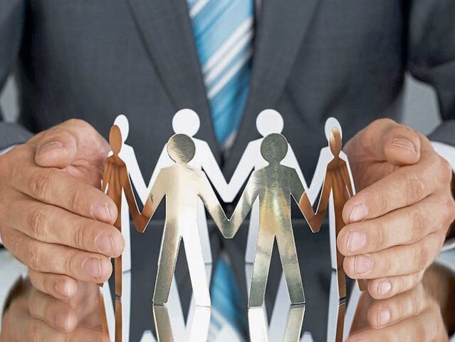 Destaca la teoría económica de la economía solidaria