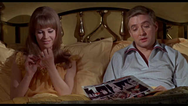 Montag revela a sus amigos que tiene un libro