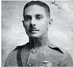 Trujillo se hace Militar y fue promovido a segundo teniente