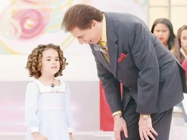 Começa a participar do programa "Silvio Santos"