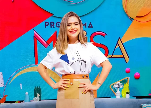 Estreia como apresentadora no "Programa da Maísa"