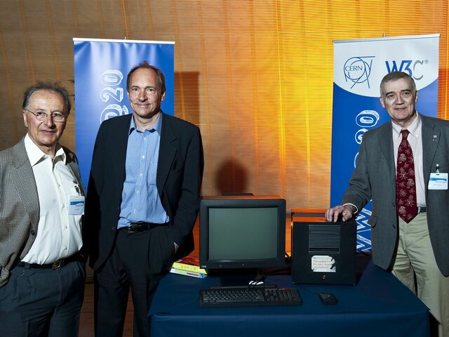 Creación del World Wide Web Consortium (W3C)