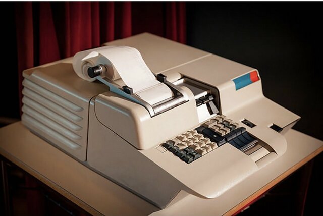 1965 First Commercial Desktop Computer: Programma 101