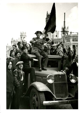 Las tropas nacionales entran en Madrid sin resistencia