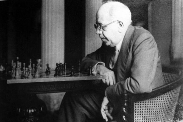 Azaña preside el nuevo Gobierno