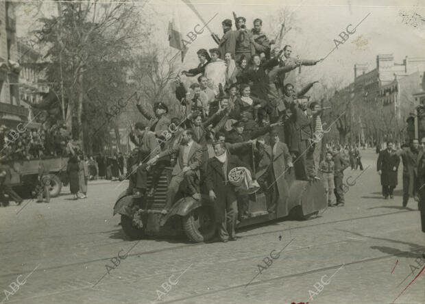 Las tropas nacionales entran en Madrid sin resistencia
