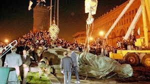 1991  Caída de la URSS (Fin de la Guerra Fría).