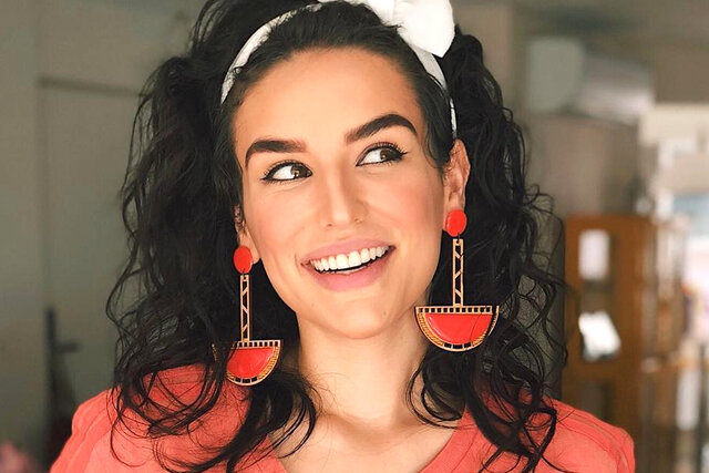 Kéfera, apresentadora