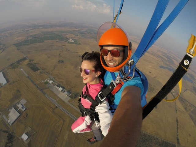 ME TIRO EN PARACAÍDAS