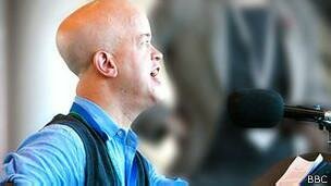 Tom Shakespeare sociólogo y escritor, quien realiza estudios de la discapacidad, manifestó: