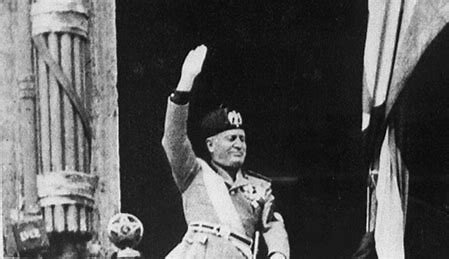 Mussolini si dimette e viene arrestato