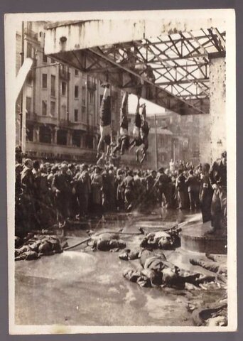 Mussolini viene impiccato in piazzale Loreto a Milano