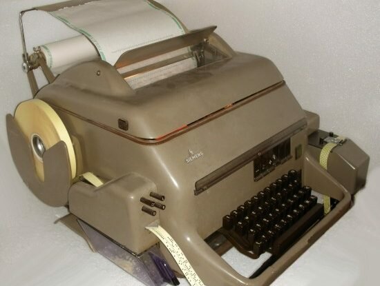 El avance de la tecnología desembocó en el uso del teléfono para la transmisión de datos