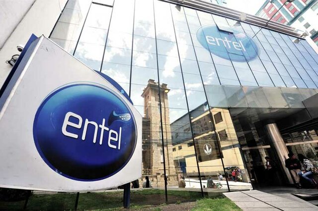 Firma de convenio entre ENTEL y BOLNET.