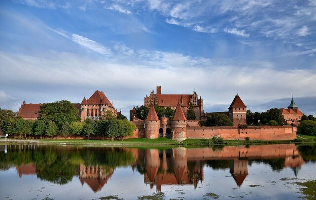 Inizio costruzione Castello di Malbork (1270)