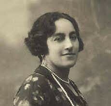 Ángela Ruiz Robles.