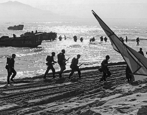 Marines Land on Vietnam Shores