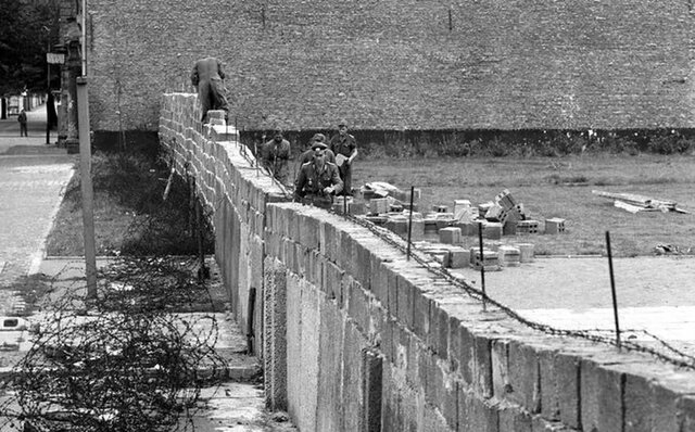 Costrucción del muro de berlin: