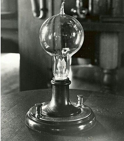 Primera Lámpara incandescente