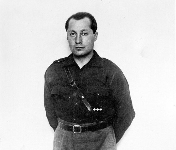La Falange es declarada ilegal y su líder, José Antonio Primo de Rivera, encarcelado.