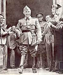 El general Francisco Franco decide destinar una importante parte de sus fuerzas para liberar a los rebeldes asediados en el Alcázar de Toledo. Franco concentra el poder entre los sublevados: es designado generalísimo y jefe del gobierno.