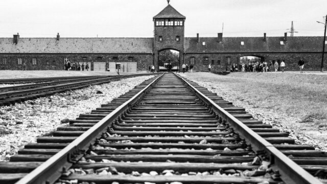 Viene aperto il campo di Auschwitz