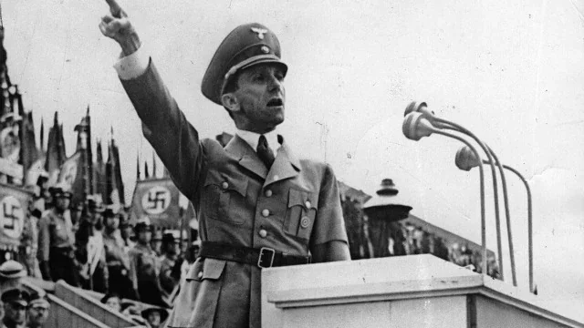 Goebbels, ministro della propaganda, dichiara la "guerra totale"