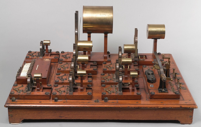 Helmholtz Sound Synthesizer