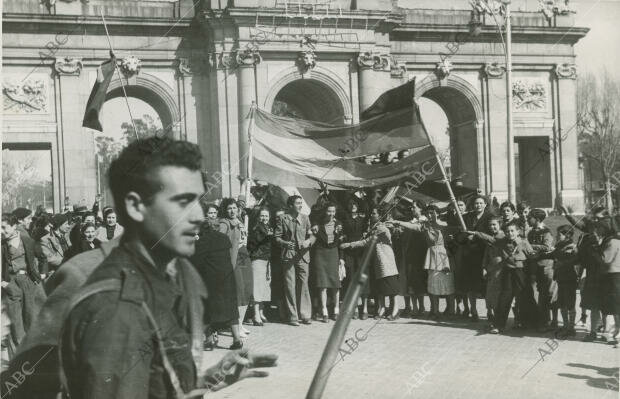 Entrada de las tropas franquistas en Madrid.