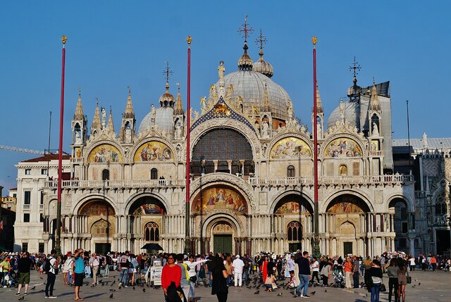 Inizio costruzione Basilica di San Marco (1063)