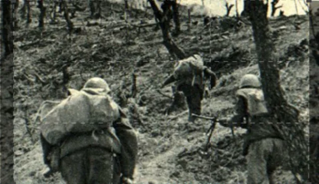 Italia attacca Grecia