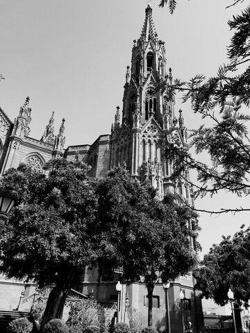 Se construye la iglesia neogótica de San Juan Bautista (Arucas)