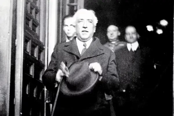 Alcalá Zamora es destituido como Presidente de la República. Manuel Azaña, nuevo Presidente de la República