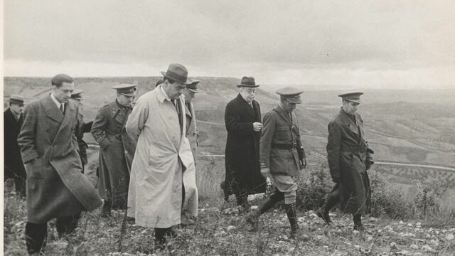 Azaña y Negrín cruzan la frontera