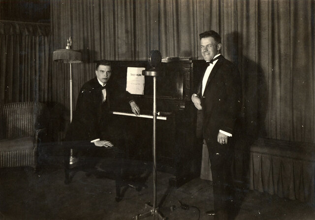 The Adoption of Electrical Recording by Record Labels