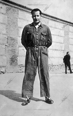 La Falange es declarada ilegal y su líder, José Antonio Primo de Rivera, encarcelado.