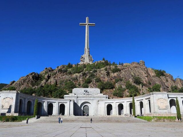 Franco és enterrat al Valle de los Caídos (Madrid)