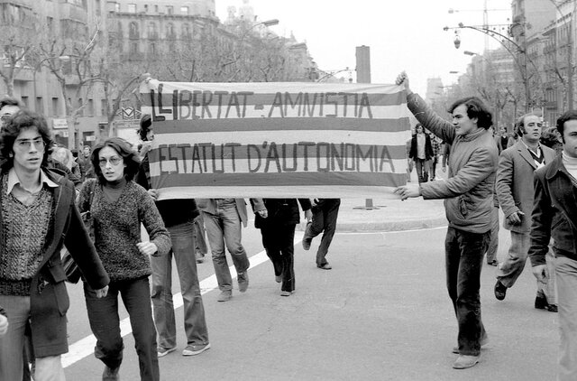 Manifestació a Barcelona a favor d'un estatut d'autonomia, amb un milió d'assistents (Barcelona)