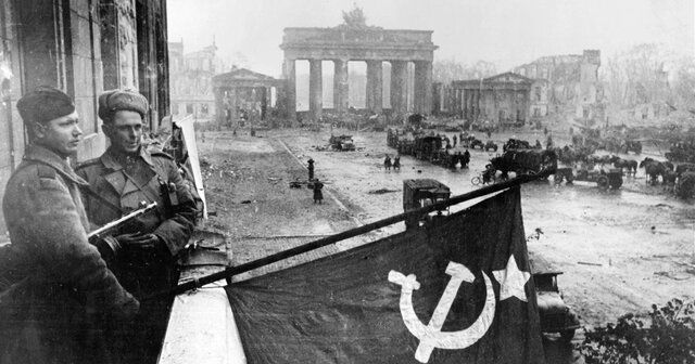 Tropas de la Unión Soviética toman Berlín