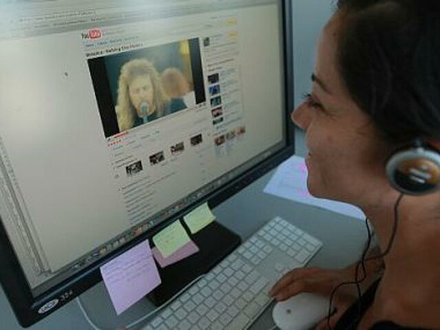 Acceso a computadora 1 de 12 estudiantes