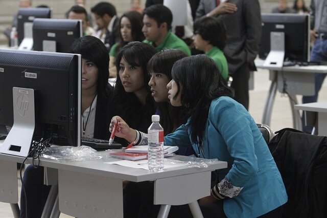 Acceso a computadora 1 por cada 5 alumnos