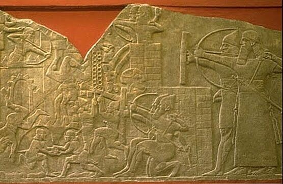 Ejército asirio sitiando una fortaleza